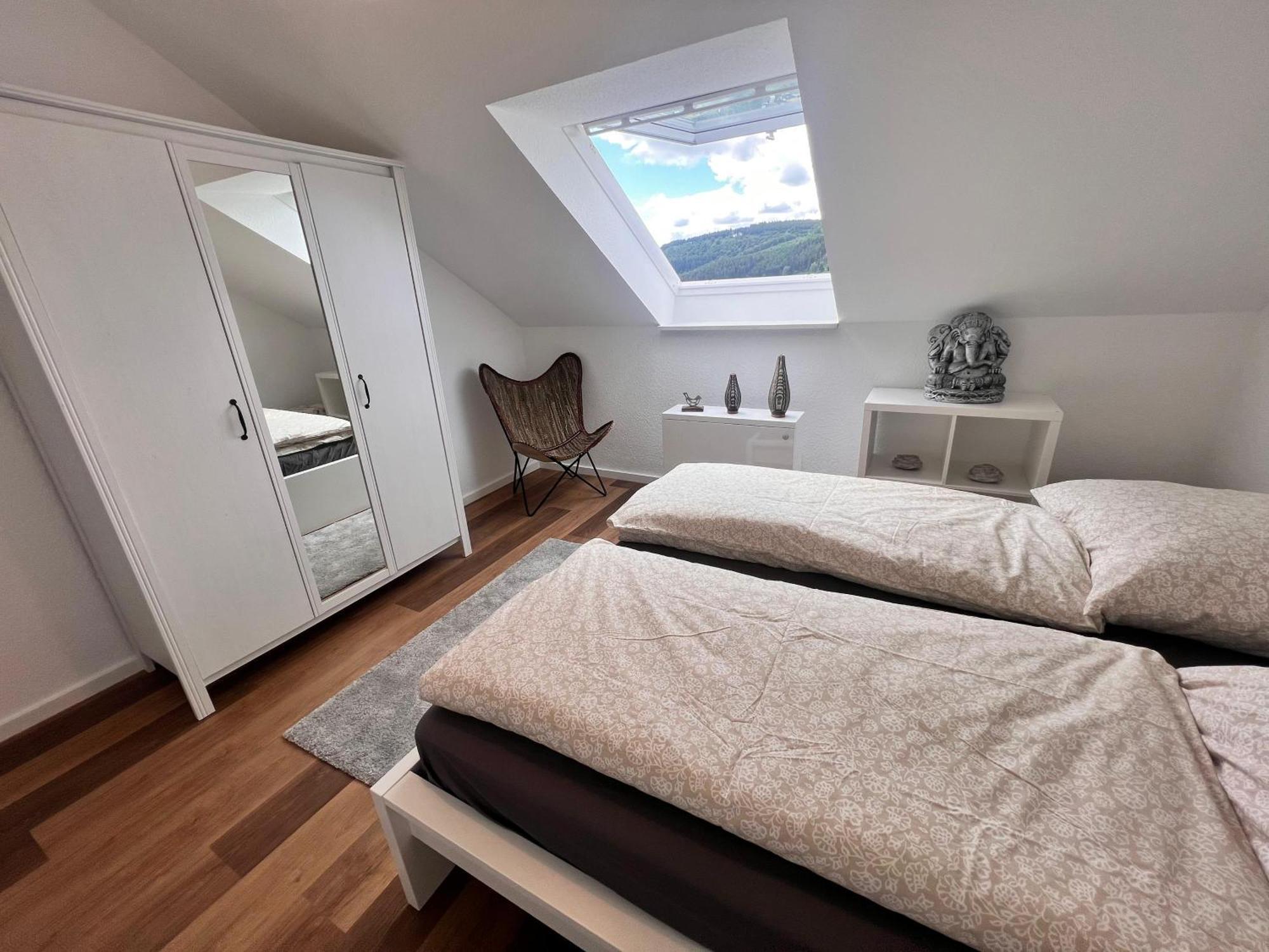 Gemuetliche 3-Zimmer-Wohnung Mit Panoramablick Und Kostenlosem Ueberdachten Parkplatz Winterberg Exterior photo